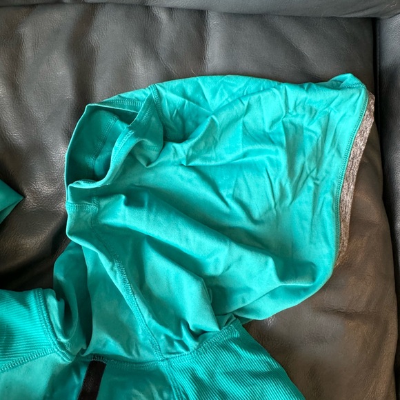 Lululemon- women’s Run for Your life pullover. Size 4. Teal blue with hood - Picture 7 of 10